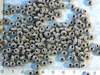 Kovové korálky,stř.vroubkovaná rondel, 6x4mm,1ks