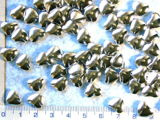 Kovové korálky,stř.hladké srdce,7x8mm,1ks