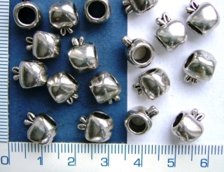 Kovové korálky,velkodírkové, stříbrné jablko, 8x10mm,1ks