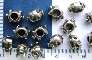 Kovové korálky,velkodírkové, stříbrné prasátko, 8x12mm,1ks