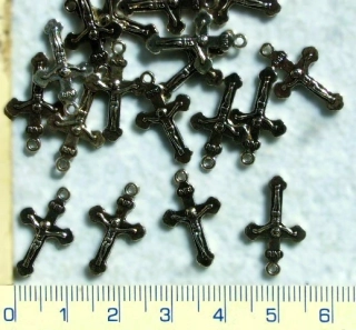 Kovové korálky,stříbrný kříž,19x10mm,1ks