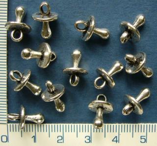 Kovový přívěsek, dudlík, 9x13mm, 1ks