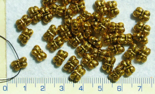 Kovový korálek, zlatý motýl, 8mm,1ks