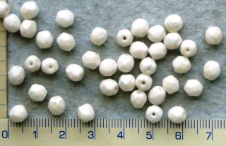 Broušené korálky, 4mm, bílá broušená kulička,50ks