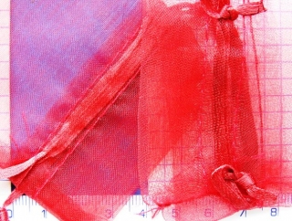 Dárková taštička z organzy červená,120x90mm.1ks