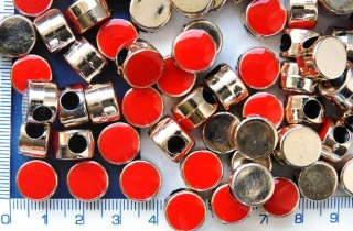 Pokovený plast, červená velkodírková placička,zlatý pokov,12x8mm,1ks