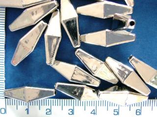 Pokovený plast, 23mm,stříbrný kužel, 1ks