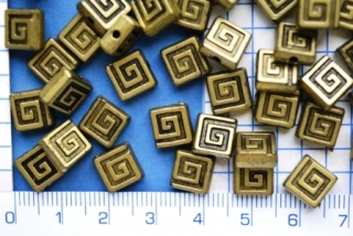 Pokovený plast,mosazný zdobený čtverec, 8mm,10ks
