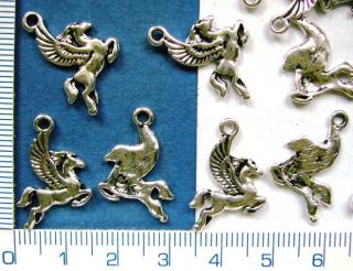 Kovové korálky - přívěsky,okřídlený kůň Pegas,15x19mm,1ks