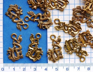 Kovové korálky - přívěsky,zlatý drak,27x16mm,1ks