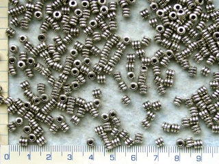 Kovové korálky, vroubkovaný váleček 4x4mm,1ks