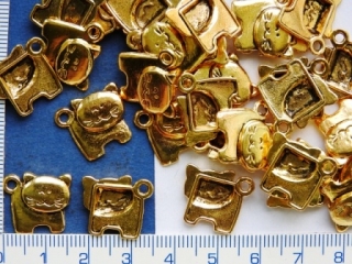 Kovové korálky - přívěsky, zlatá kočka, 15x17mm,1ks