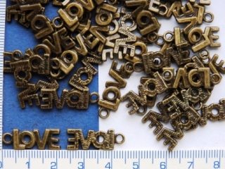 Kovové korálky - přívěsky, mosazný přívěšek LOVE,8x21mm,1ks