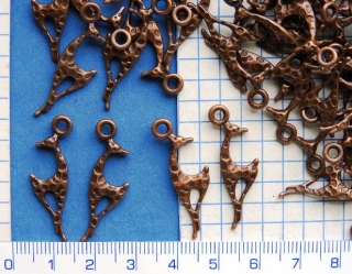 Kovové přívěsky, měděná žirafa, 31x14mm,1ks