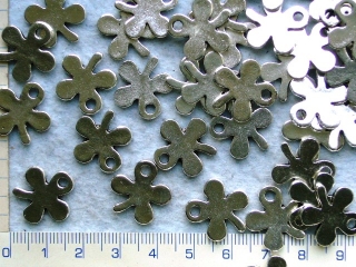 Kovové korálky, čtyřlístek hladký,17mm,1ks