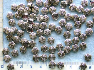 Kovové korálky, 7,5mm, stříbrná kytička, 1ks