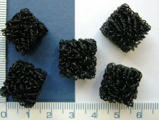 Drátěné , černá kostička, 14mm, 1ks