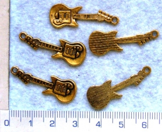 Kovový korálek, přívěsky, zlatá kytara,30x10mm,1ks