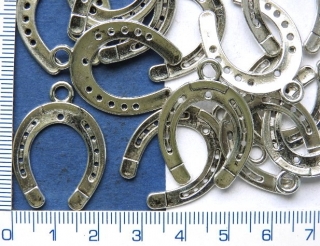 Kovové přívěsky, stříbrná podkova,30x22mm,1ks