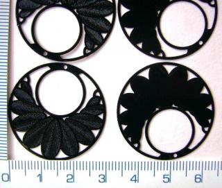 Kovové přívěsky, 30mm, černé kolečko, 1ks