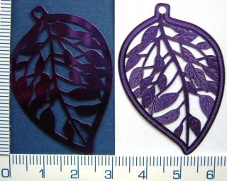 Tvarovaný, lakovaný  plech, 45mm, fialový lupen, 1ks