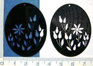 Tvarovaný plech,45mm, černý ovál s tulipány,1ks