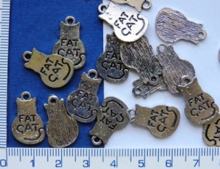 Kovový přívěsek, stříbrná kočka..fat cat,20x12mm, 1ks