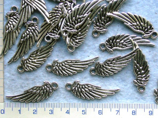 Kovový přívěsek, stříbrné křídlo,50x15mm, 1ks