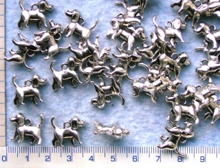 Kovový přívěsek,17mm,pes,1ks