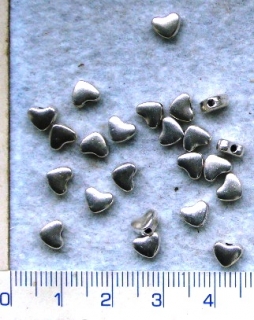Kovový přívěsek, stř.srdce,6x5mm, 1ks