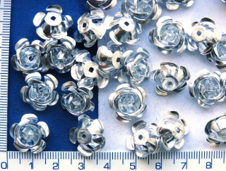 Tvarovaný plech,15mm, stříbrná růžička,1ks