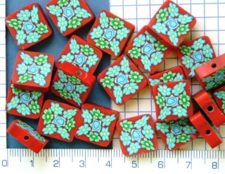 FIMO, červený čtverec s kytičkami, 14mm,1ks