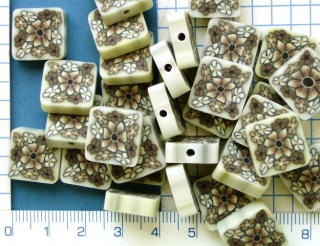 FIMO, šedý čtverec s kytičkami, 14mm,1ks