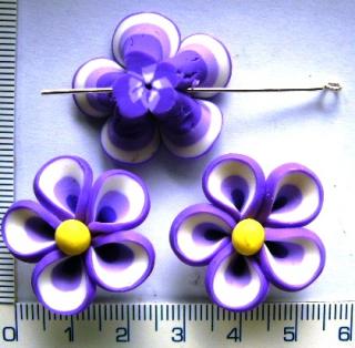 FIMO, fialová kytička, 26mm, 1ks