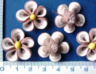 FIMO, 20mm, hnědá kytička, 1ks