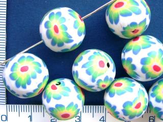 FIMO, bílá kulička se zelenými kytičkami, 16mm, 1ks