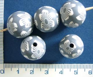 FIMO,16mm,šedá kulička s kytičkami,1ks