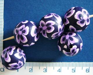 FIMO,16mm,fialová kulička s kytičkami,1ks