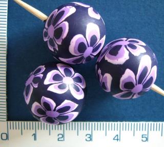 FIMO,20mm,fialová kulička s kytičkami,1ks