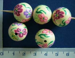 FIMO,16mm,bílá kulička s kytičkami,1ks
