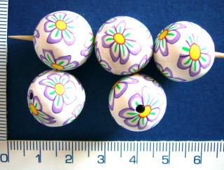 FIMO,16mm, bílá kulička s fialovými kytičkami,1ks