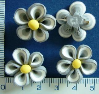 FIMO,20mm,šedobílá kytička, 1ks