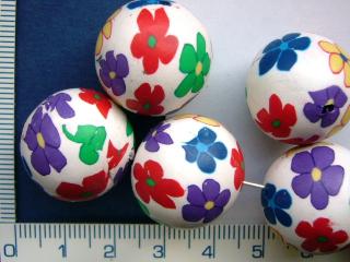 FIMO,20mm, bílá kulička s kytičkami, 1ks