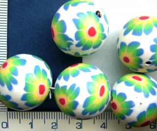 FIMO,20mm, bílá kulička se zelenými kytičkami, 1ks