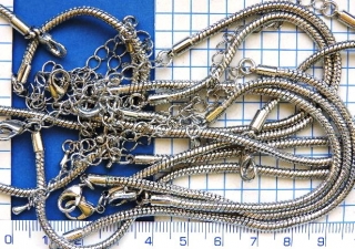 Řetízek na krk ke korálkům s velkým průtahem, barva platina,40cm,1ks