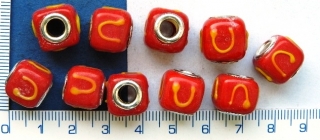 Vinutka,červená kostka U ,korálek s velkým průtahem,13x13mm,1ks