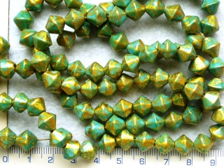 Lakované korálky,9mm,zelená lucernička se zlatými cákanci,cca32ks-20g