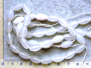 Lakované korálky,mléčný oválek, 12x7mm,20ks