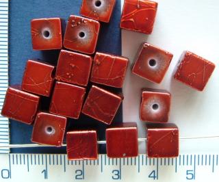 Lakované voskovky s cákáním,8mm, červená kostička,10ks