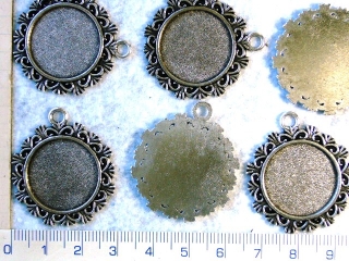 Lůžka na pryskyřici a lepení kamínků, ozdobné kulaté,střed 20mm ,1ks